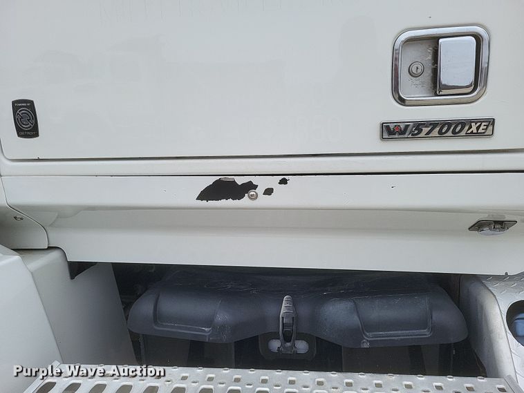 image for item DO4778 2016 Western Star 5700XE  semi truck