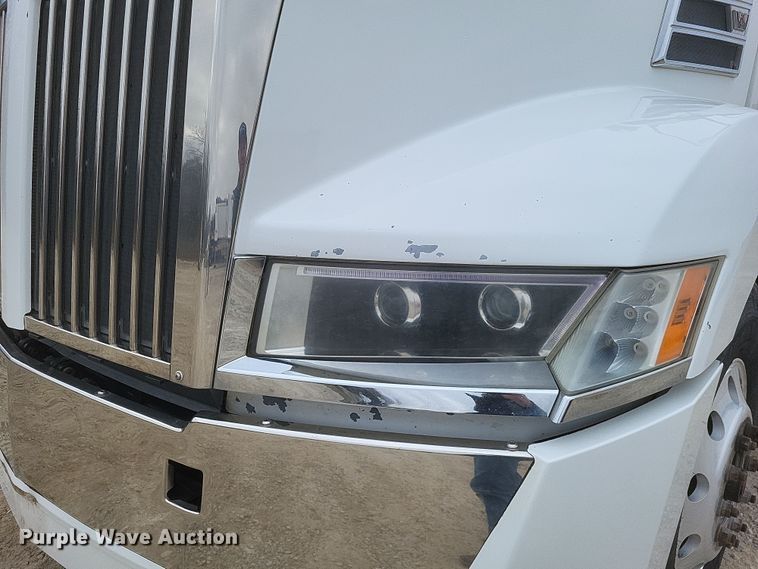 image for item DO4778 2016 Western Star 5700XE  semi truck