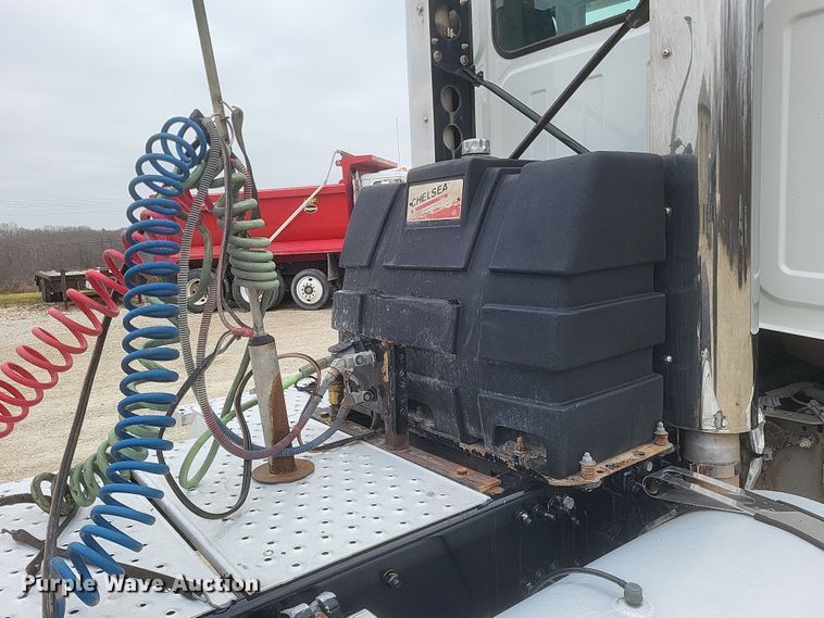 image for item DO4778 2016 Western Star 5700XE  semi truck