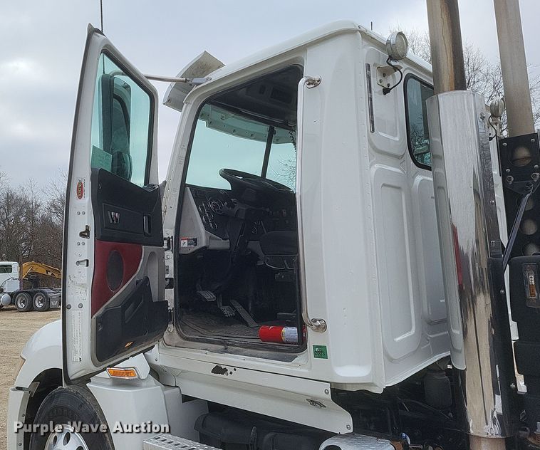 image for item DO4778 2016 Western Star 5700XE  semi truck