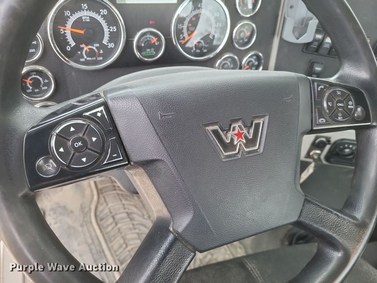 image for item DO4778 2016 Western Star 5700XE  semi truck