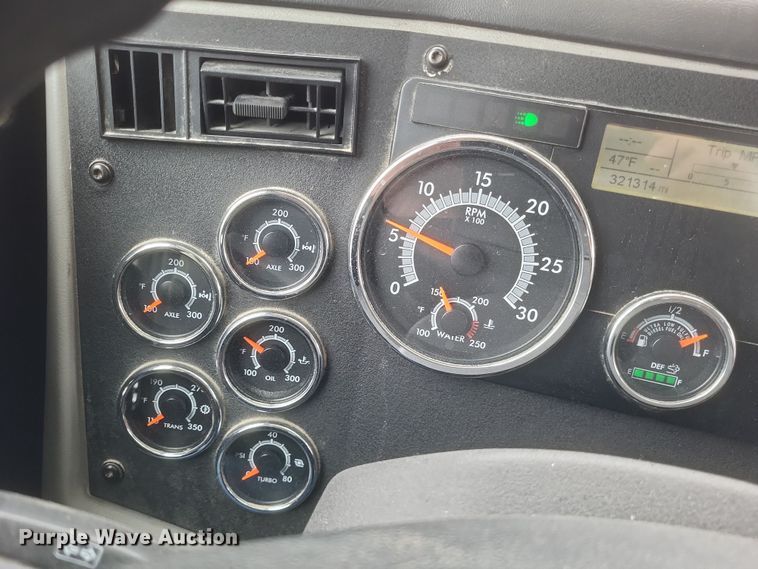 image for item DO4778 2016 Western Star 5700XE  semi truck