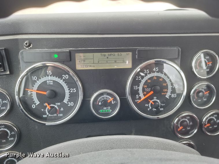 image for item DO4778 2016 Western Star 5700XE  semi truck