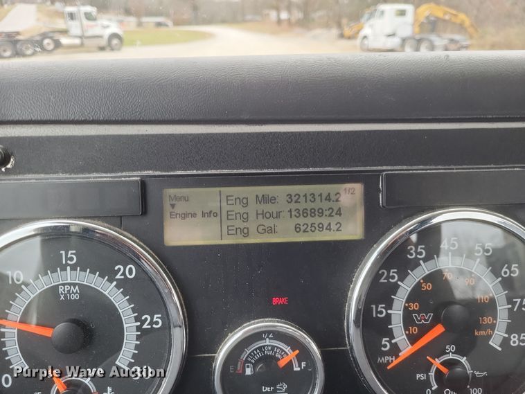 image for item DO4778 2016 Western Star 5700XE  semi truck