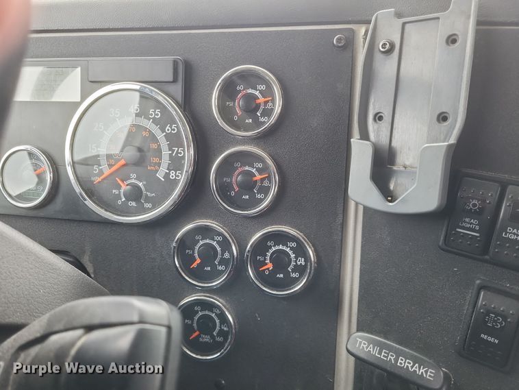 image for item DO4778 2016 Western Star 5700XE  semi truck