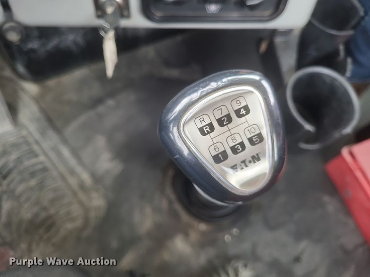 image for item DO4778 2016 Western Star 5700XE  semi truck