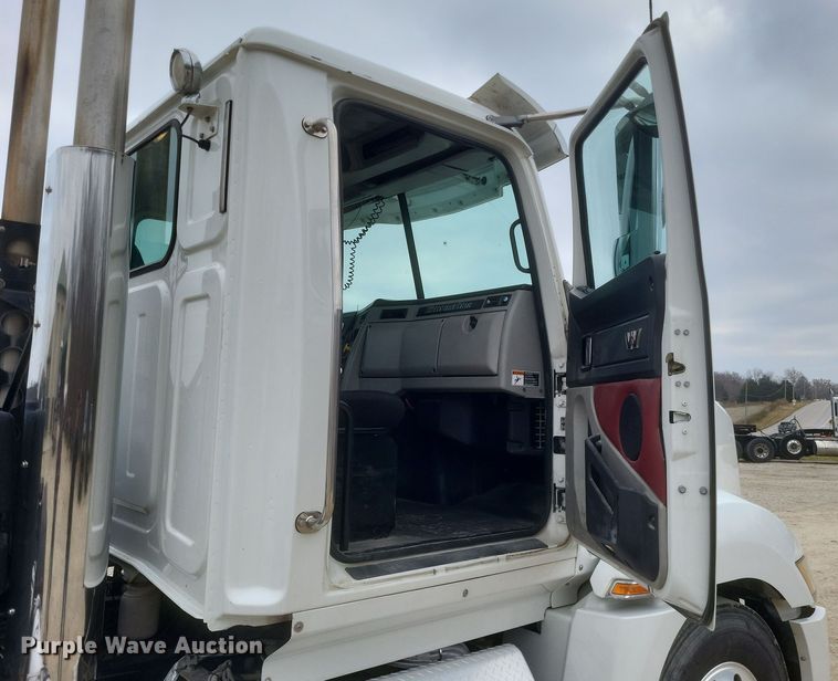 image for item DO4778 2016 Western Star 5700XE  semi truck