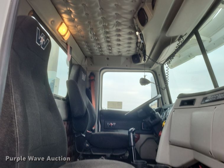 image for item DO4778 2016 Western Star 5700XE  semi truck