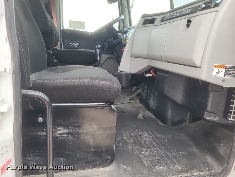 image for item DO4778 2016 Western Star 5700XE  semi truck