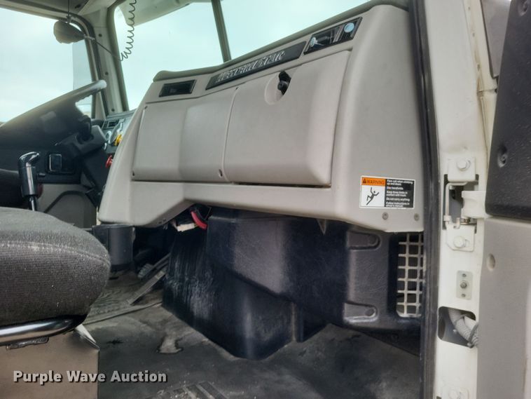 image for item DO4778 2016 Western Star 5700XE  semi truck