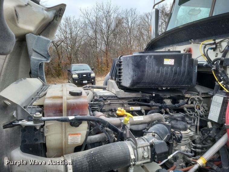 image for item DO4778 2016 Western Star 5700XE  semi truck