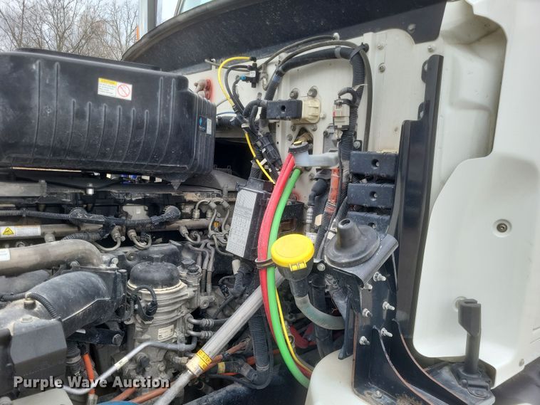 image for item DO4778 2016 Western Star 5700XE  semi truck