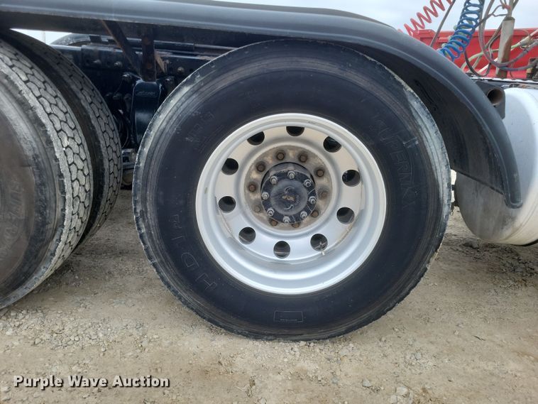 image for item DO4778 2016 Western Star 5700XE  semi truck