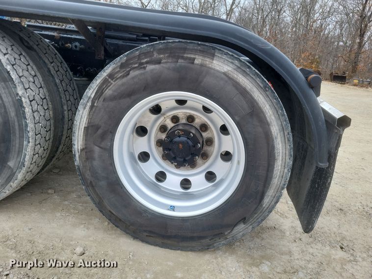 image for item DO4778 2016 Western Star 5700XE  semi truck