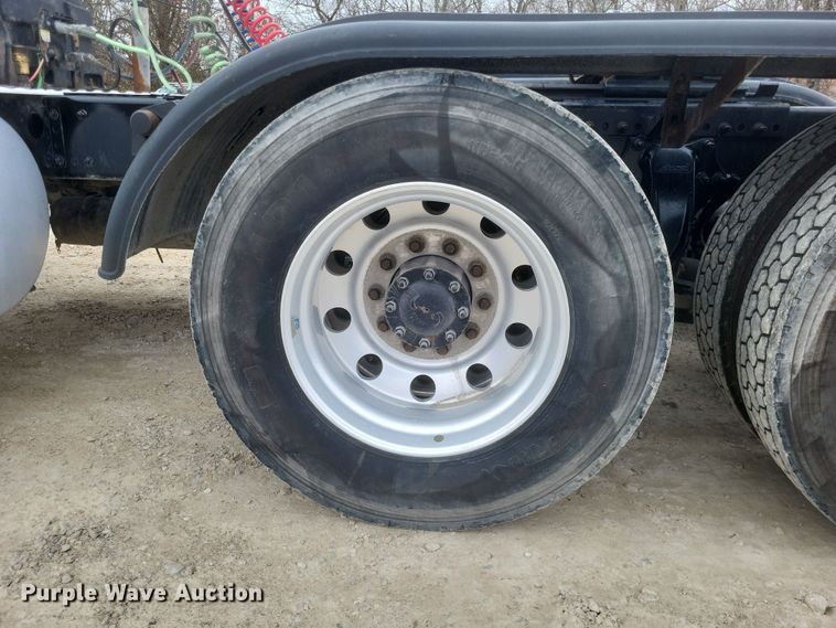 image for item DO4778 2016 Western Star 5700XE  semi truck