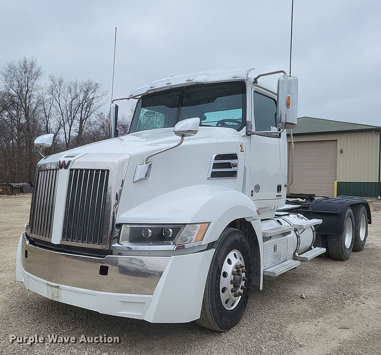 image for item DO4780 2016 Western Star 5700XE  semi truck