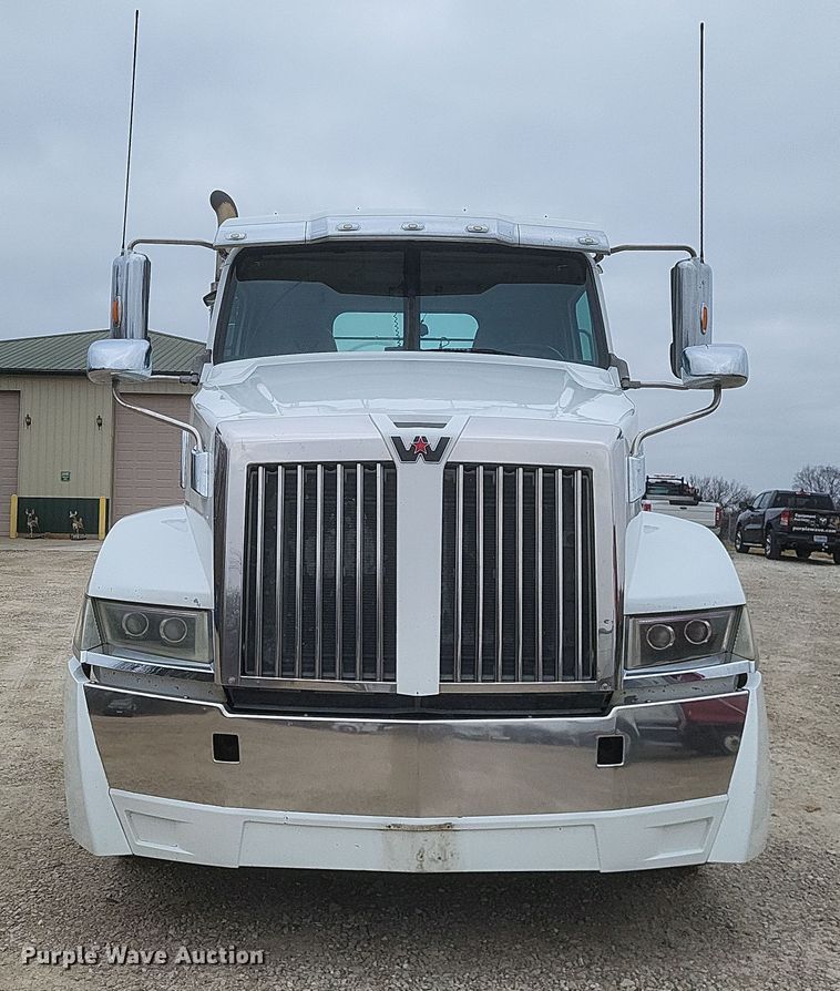 image for item DO4780 2016 Western Star 5700XE  semi truck