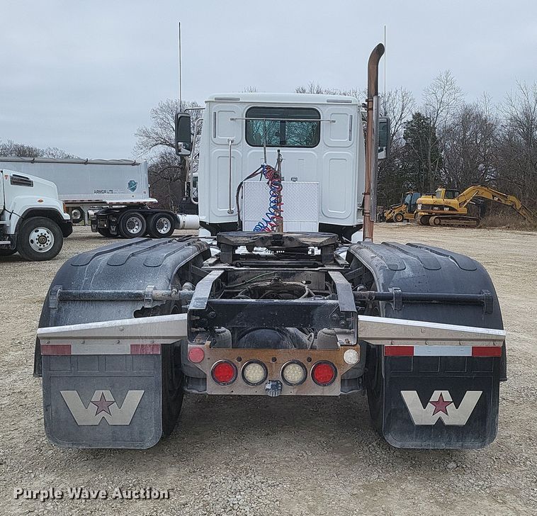 image for item DO4780 2016 Western Star 5700XE  semi truck