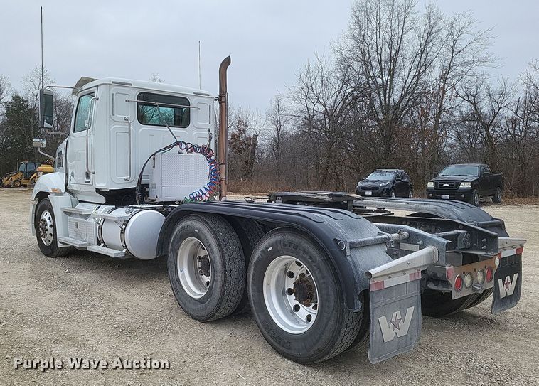 image for item DO4780 2016 Western Star 5700XE  semi truck