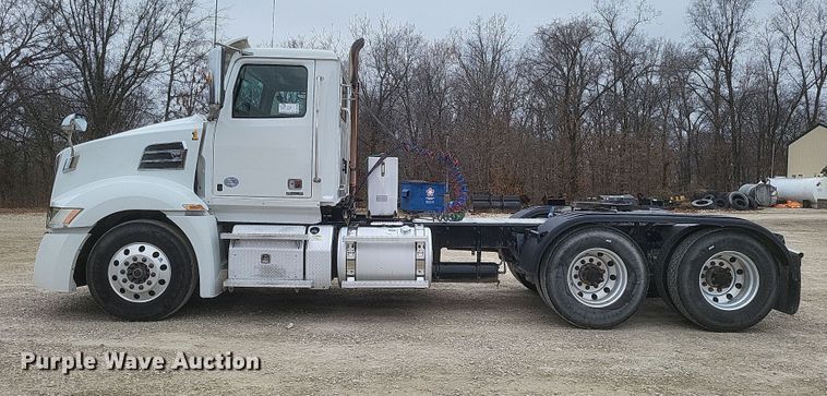 image for item DO4780 2016 Western Star 5700XE  semi truck
