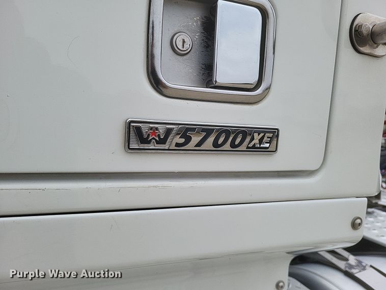 image for item DO4780 2016 Western Star 5700XE  semi truck