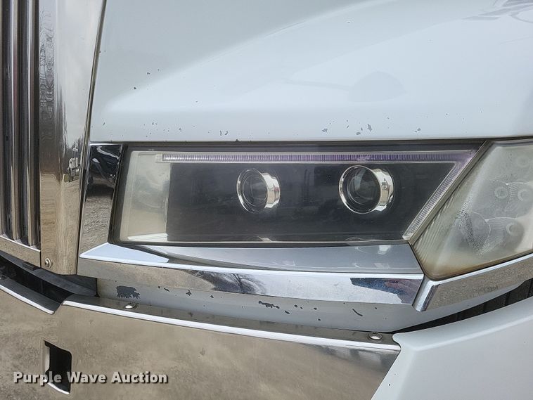 image for item DO4780 2016 Western Star 5700XE  semi truck