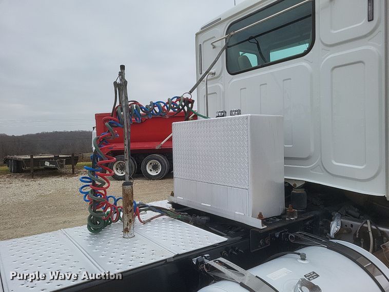 image for item DO4780 2016 Western Star 5700XE  semi truck