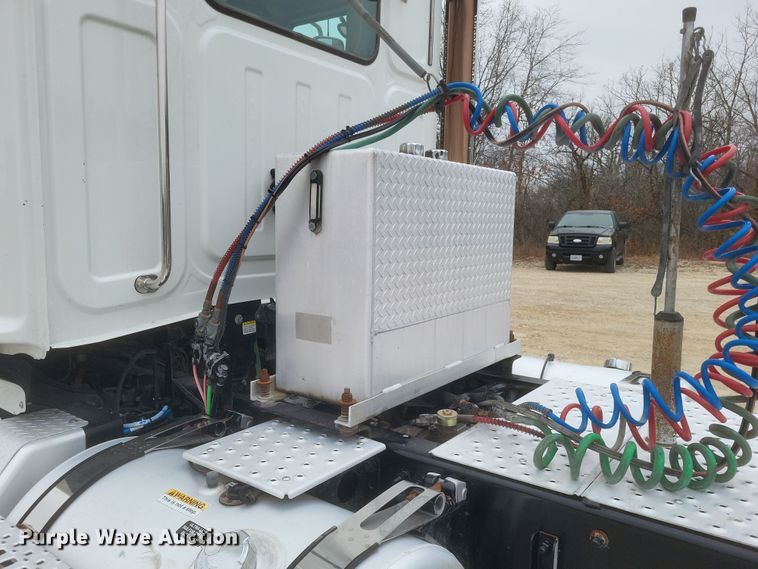 image for item DO4780 2016 Western Star 5700XE  semi truck