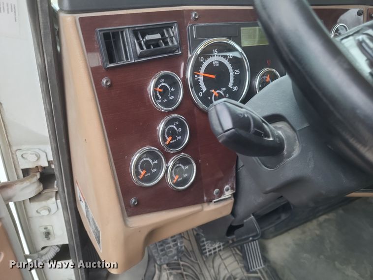 image for item DO4780 2016 Western Star 5700XE  semi truck