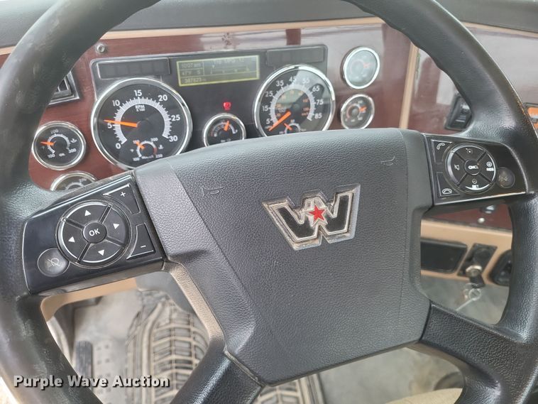 image for item DO4780 2016 Western Star 5700XE  semi truck