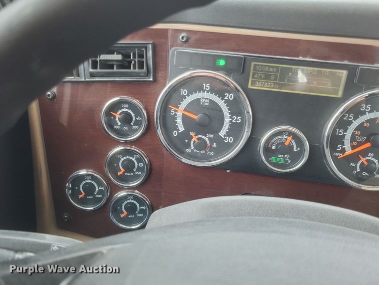 image for item DO4780 2016 Western Star 5700XE  semi truck