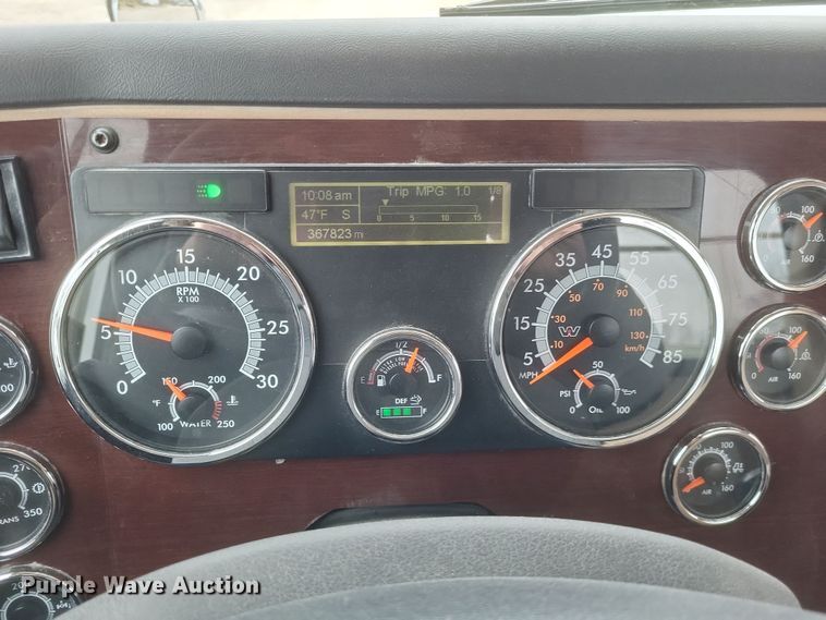 image for item DO4780 2016 Western Star 5700XE  semi truck