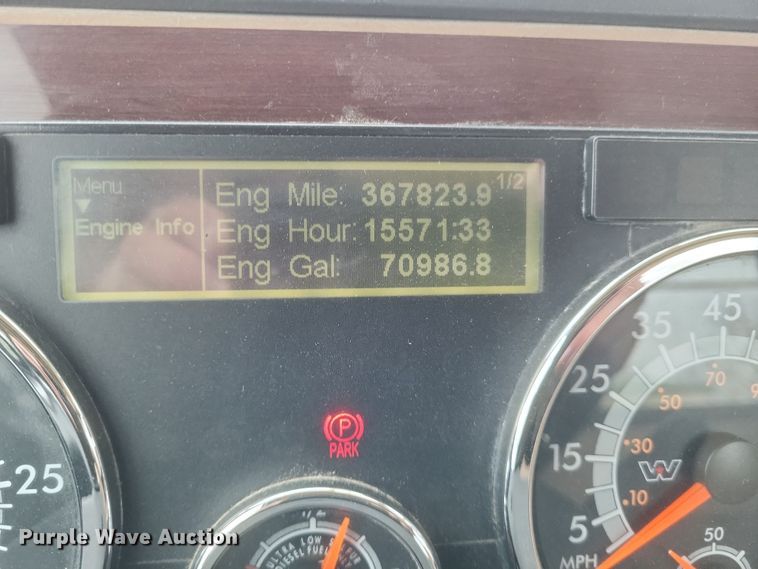 image for item DO4780 2016 Western Star 5700XE  semi truck