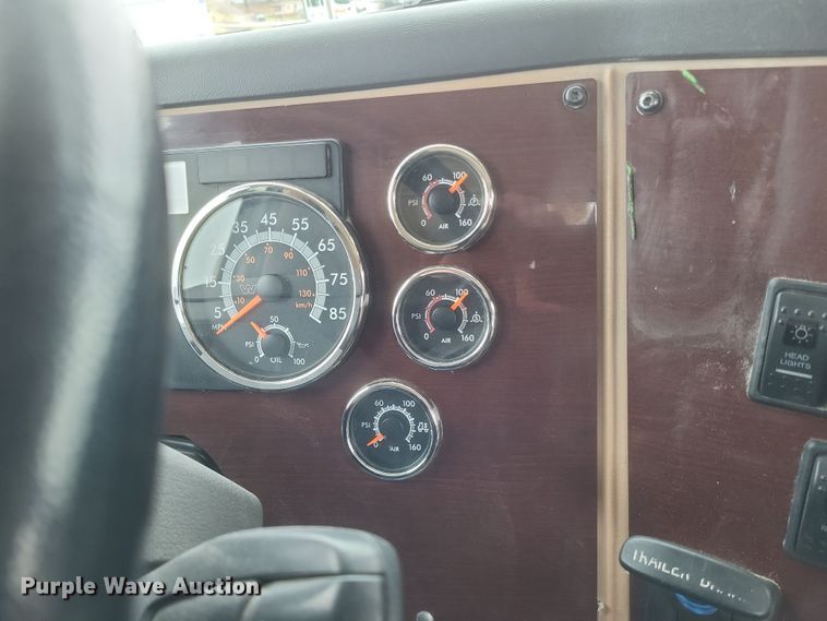 image for item DO4780 2016 Western Star 5700XE  semi truck