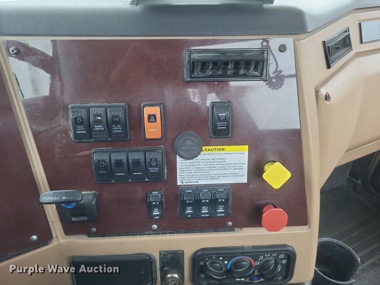 image for item DO4780 2016 Western Star 5700XE  semi truck