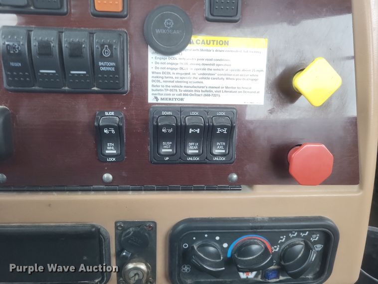 image for item DO4780 2016 Western Star 5700XE  semi truck