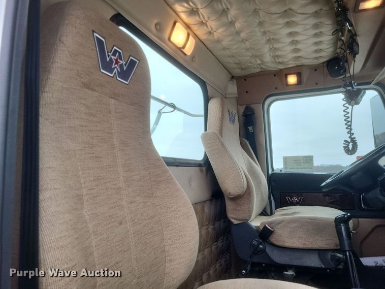 image for item DO4780 2016 Western Star 5700XE  semi truck