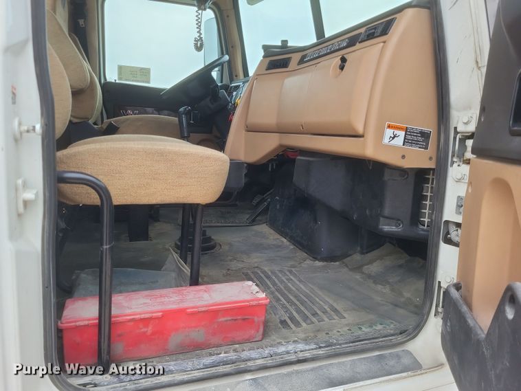 image for item DO4780 2016 Western Star 5700XE  semi truck