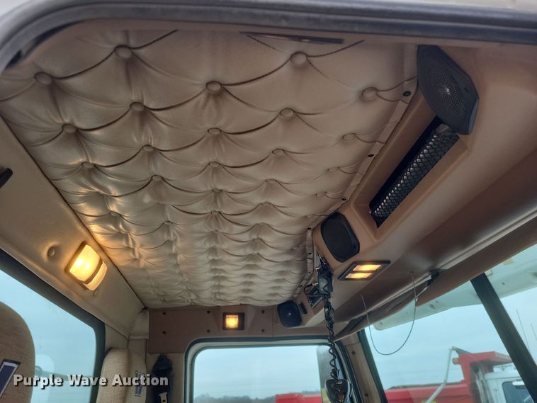 image for item DO4780 2016 Western Star 5700XE  semi truck