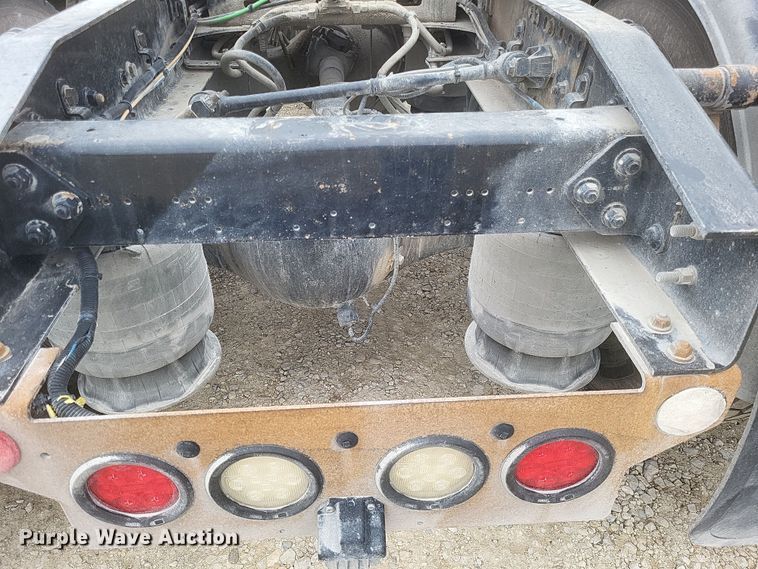 image for item DO4780 2016 Western Star 5700XE  semi truck