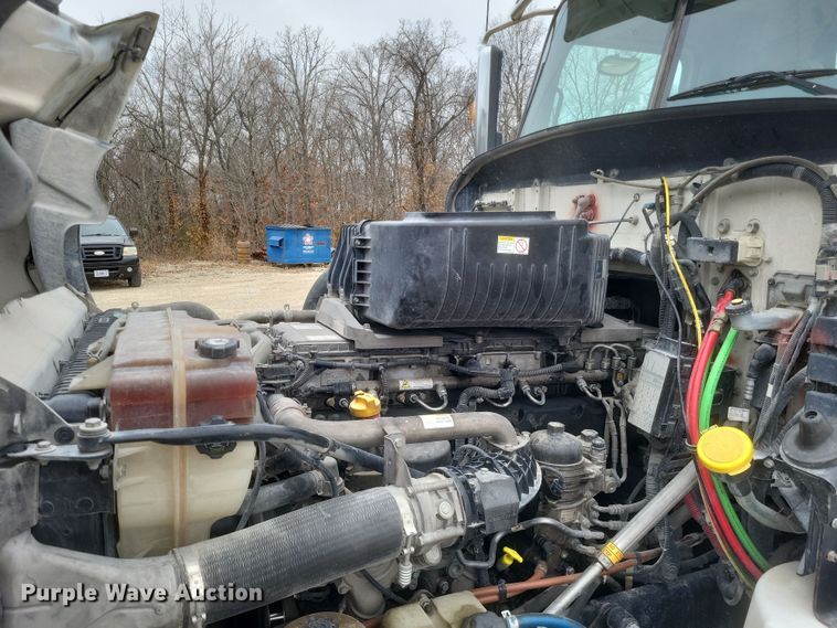 image for item DO4780 2016 Western Star 5700XE  semi truck