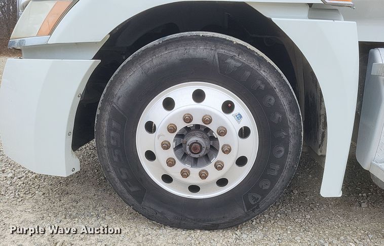 image for item DO4780 2016 Western Star 5700XE  semi truck