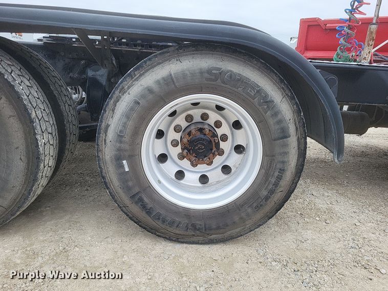 image for item DO4780 2016 Western Star 5700XE  semi truck