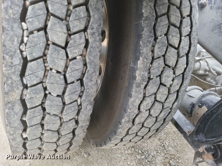 image for item DO4780 2016 Western Star 5700XE  semi truck