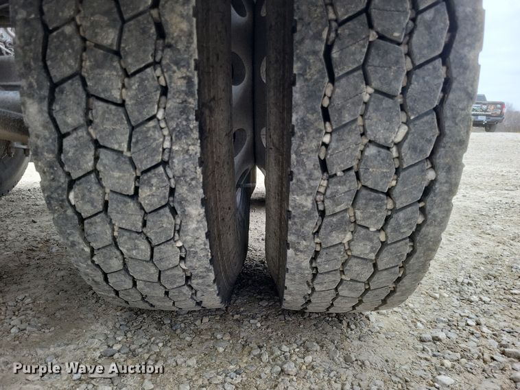 image for item DO4780 2016 Western Star 5700XE  semi truck