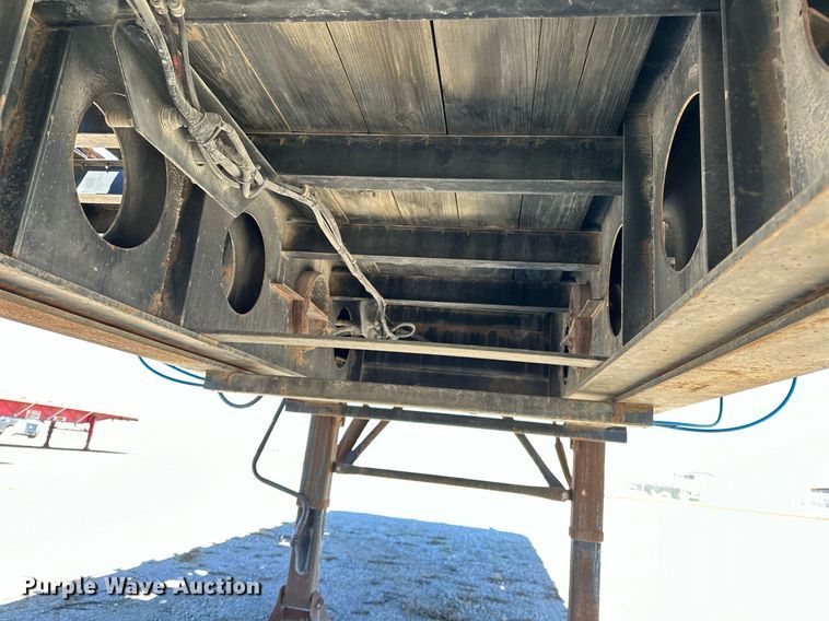 image for item DO5196 2000 Lufkin EXT 48/80  flatbed trailer