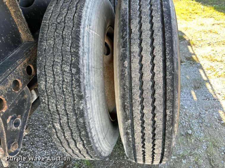 image for item DO5196 2000 Lufkin EXT 48/80  flatbed trailer