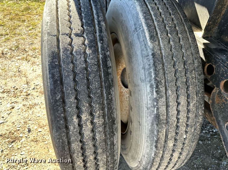 image for item DO5196 2000 Lufkin EXT 48/80  flatbed trailer