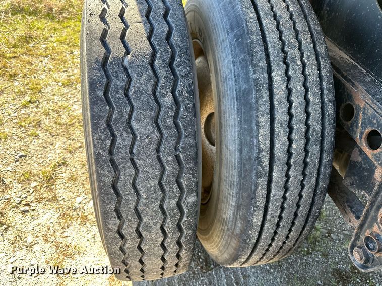 image for item DO5196 2000 Lufkin EXT 48/80  flatbed trailer