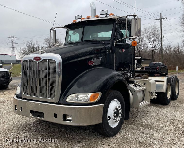 image for item DP0268 2009 Peterbilt 384  semi truck